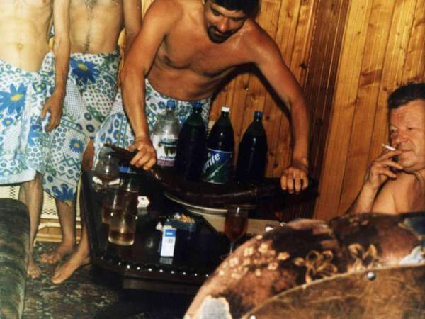 Чтобы позиционировать картинку, кликните по ней