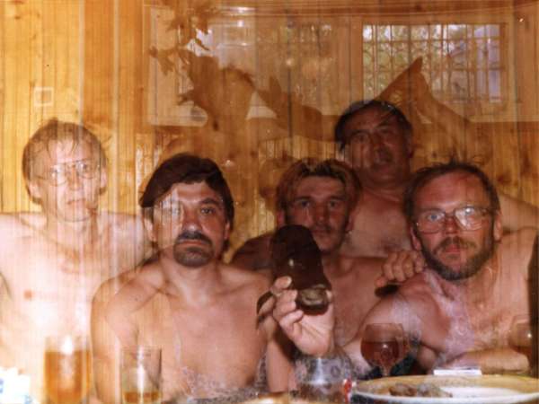 Чтобы позиционировать картинку, кликните по ней