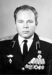 Чтобы позиционировать картинку, кликните по ней