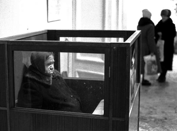 Чтобы позиционировать картинку, кликните по ней